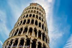 Pisa, Piazza del Duomo - Piazza del Duomo, Pisa: De Scheve Toren van Pisa is waarschijnlijk de meest beroemde toren ter wereld. Er wordt beweerd, dat de beroemde astronoom...