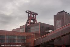 Kolenmijn en industriecomplex Zeche Zollverein - Kolenmijn en industriecomplex   Zeche Zollverein in Essen: De schachttoren van schacht 12. De gebouwen van Zollverein zijn...