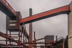 Kolenmijn en industriecomplex Zeche Zollverein - De gebouwen van Zeche Zollverein in Essen zijn met elkaar verbonden door een groot netwerk van transportbandbruggen. De transportbandbruggen...