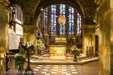 Aachen Cathedral - Aachen Cathedral: The main altar with the Pala d'Oro, the golden front. The Pala d'Oro dates from around 1020. It was a gift from the...