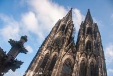 Dom van Keulen - De Dom van Keulen had door geldgebrek meer dan 350 jaar geen torens, pas in 1880 werden de twee torens gebouwd, geheel in...