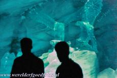 Zwitserse Alpen Jungfrau-Aletsch - Zwitserse Alpen Jungfrau-Aletsch regio: In de Aletschgletsjer ligt een gangenstelsel van ijs, dit IJspaleis is duizend m² groot, de...