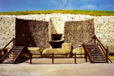 Bend of the Boyne - Newgrange - Brú na Bóinne - Archeologisch ensemble van de Bend of the Boyne: Newgrange is een van de grotere megalithische grafheuvels van...