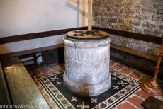 St. Martin's Church in Canterbury - Het stenen doopvont van St. Martin's Church in Canterbury werd gemaakt tussen 1155 en 1165. Het doopvont... St. Martin's Church in Canterbury - Het stenen doopvont van St. Martin's Church in Canterbury werd gemaakt tussen 1155 en 1165. Het doopvont...