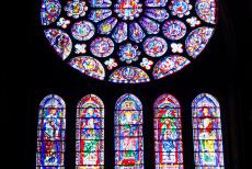 Kathedraal van Chartres - Kathedraal van Chartres: Het blauwe glas-in-lood raam dateert uit circa 1150. De oostelijke glas-in-lood ramen, waar de zon opkomt,...