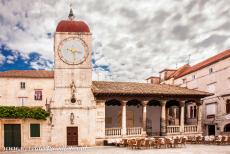 Historische stad Trogir - Historische stad Trogir: Rond het centrale plein van Trogir staan de Loggia met de klokkentoren, het stadhuis en de...