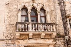 Historische stad Trogir - Historische stad Trogir: Het Cipiko paleis werd gebouwd voor de familie Cipiko. Het paleis staat aan het stadsplein, tegenover de...