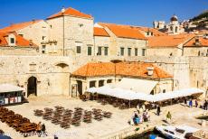 Oude stad van Dubrovnik - Oude vestingstad van Dubrovnik: De Vispoort en de Vismarkt liggen bij de historische haven van Dubrovnik, ze werden in 1381 gebouwd. De...
