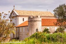 Vlakte van Stari Grad - Vlakte van Stari Grad: Een toren van het Dominicaner klooster van St. Petar van Mučenik in de stad Stati Grad. Het versterkte Dominicaner...