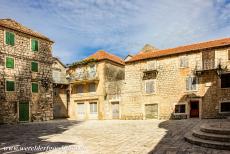 Vlakte van Stari Grad - Vlakte van Stari Grad: Het plein Škor is het stadsplein van de historische stad van Stari Grad, de oudste stad op het Kroatische...
