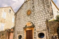 Vlakte van Stari Grad - Vlakte van Stari Grad: De kleine 16de eeuwse St. Roko kerk staat in de stad Stari Grad. St. Roko is de patroonheilige van Stari Grad. Ter...