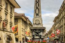 Oude stad van Bern - Oude van stad Bern: De Kreuzgasse Brunnen dateert uit 1779. In de oude binnenstad van Bern staan meer dan 100 fonteinen, Brunnen. De...