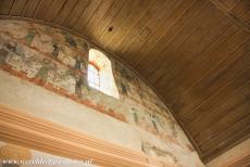 Abdij van Lorsch - De Abdij van Lorsch: De muurschilderingen in de Torhalle. De oudste schildering dateert uit de 9de eeuw. Het schuine dak op de...