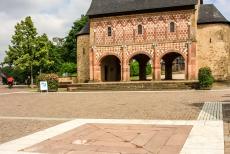 Abdij van Lorsch - De Torhalle is een Karolingisch bouwwerk.   De Abdij van Lorsch werd na de Reformatie verlaten. De abdij werd tijdens de...