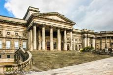 Liverpool - maritieme handelsstad - Het neoklassieke gebouw van het World Museum Liverpool en de Central Library werd in 1857-1860 gebouwd. Het World Museum Liverpool herbergt...