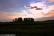 Stonehenge - Stonehenge is nog altijd door mysteries omgeven. Tegenwoordig wordt verondersteld, dat het werd gebouwd als een soort astronomisch...