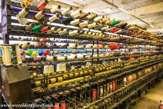 Derwent Valley Mills - Derwent Valley Mills: Een ringspinmachine in de Doubling Room van Masson Mills. Ringspinnen is een van de oudste machinale methodes om...