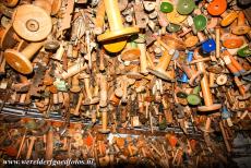 Derwent Valley Mills - De grootste verzameling klossen ter wereld is te vinden in de bobbin room van Masson Mills. Naar schatting hangen aan het plafond...