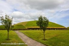 Bend of the Boyne - Knowth - Brú na Bóinne - Archeologisch ensemble van de Bend of the Boyne: De Great Mound is grootste passagegraf van Knowth,...
