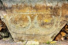 Bend of the Boyne - Knowth - Brú na Bóinne - Archeologisch ensemble van de Bend of the Boyne: Kranssteen nummer 86 van de grote grafheuvel van Knowth. Een...