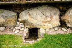 Bend of the Boyne - Knowth - Brú na Bóinne - Archeologisch ensemble van de Bend of the Boyne: Een ondergrondse ruimte bij de grote grafheuvel Knowth. De...