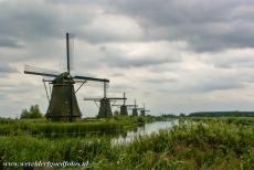 Molengang van Kinderdijk-Elshout - De Molens van Kinderdijk-Elshout tegen het vallen van de avond. Nederland telt tegenwoordig nog ruim duizend windmolens, maar nergens staan zoveel...