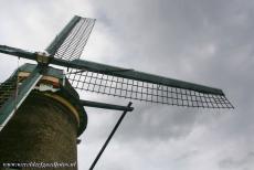 Mill Network at Kinderdijk-Elshout - Mill Network at Kinderdijk-Elshout: The wooden cap or roof can rotate on the top of the stone tower, this construction makes it possible to bring...