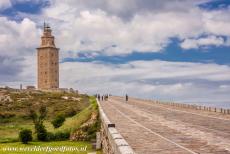 Herculestoren - De Herculestoren kijkt uit over de Atlantische oceaan en de ruige Atlantische rotskust bij de stad La Coruña in Spanje. De Spaanse Armada...