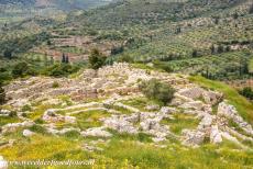 Archeologisch Mycene - Archeologisch Mycene: De benedenstad van Mycene gezien vanaf de citadel. Mycene ligt op een heuveltop en kijkt uit over...