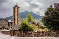 Catalaans Romaanse kerken van Vall de Boí - Catalaans romaanse kerken van de Vall de Boí: Santa de Eulalia de Erill La Vall staat in het dorp Erill La Vall. De klokkentoren van...