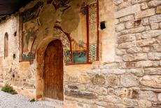 Catalaans Romaanse kerken van Vall de Boí - Catalaans romaanse kerken van de Vall de Boí: De entree van de kerk Sant Joan de Boí , omlijst met muurschilderingen. De deur van...