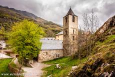 Catalaans Romaanse kerken van Vall de Boí - De kerk Sant Joan de Boí werd gebouwd in de 11de en de 12de eeuw. Het schip en de twee zijbeuken worden gescheiden door romaanse...