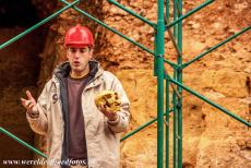 Archaeological Site of Atapuerca - Archaeological Site of Atapuerca: The tour guide shows the fossil of a hominid. The Gran Dolina is one of the caves of Atapuerca. At the Gran...