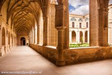 Kloosters van San Millan Yuso en Suso - De kloosters van San Millán Yuso en Suso: De binnenplaats en gotische kloostergangen van het klooster van San Millán Yuso....