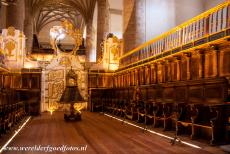 Pelgrimsroutes naar Santiago de Compostela - Pelgrimsroute naar Santiago de Compostela in Spanje: Het klooster van San Millán Yuso. Door een roosvenster en dan door het...