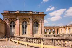 Paleis en park van Versailles - Paleis en park van Versailles: Het Grand Trianon is een klein paleis, het werd in 1687 in het park van Versailles gebouwd, het...