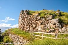 Archeologisch Tiryns - Archeologisch Tiryns: De cyclopische muren van Tiryns zijn gebouwd met enorme steenblokken, de gaten tussen de grote steenblokken...