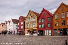 Bryggen - De iconische handelskade Bryggen in Bergen. De stad werd in de 14de eeuw een belangrijke overzeese handelshaven van het Verbond van...