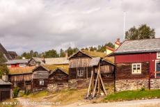 Røros Mining Town - Røros Mining Town and the Circumference: The bell Hyttklokka and the wooden houses. The old bell Hyttklokka was used to notify workers...
