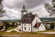 Mijnstad Røros - Mijnstad Røros en de omgeving: De kerk van Røros torent hoog uit boven de houten huizen van de mijnstad Røros. De kerk...