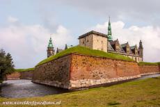 Kasteel Kronborg - Kasteel Kronborg is een stervormig fort, omgeven door een gracht en wallen. In 1658 werd het kasteel tijdens een Zweeds bombardement...