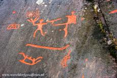 Rotstekeningen van Tanum - Rotstekeningen in Tanum: Een deel van een rots met enkele bijzondere rotstekeningen bij Aspeberget. Linksboven staat een...