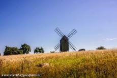 Agrarisch landschap van Zuid-Öland - Agrarisch landschap van Zuid-Öland: Een van de houten windmolens op het eiland Öland. In de 19de eeuw stonden op Öland circa...