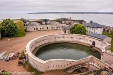 Vlootbasis Karlskrona - Vlootbasis Karlskrona: De ronde haven van Fort Kungsholm. Fort Kungsholm ligt op een eiland in de Oostzee. Samen met de citadel van...