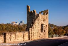 Vestingwerken van de stad Luxemburg - De oude wijken en vestingwerken van de stad Luxemburg: De zogenoemde Dent Creuse, de Holle tand, is het overblijfsel van een poorthuis...