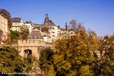 Vestingwerken van de stad Luxemburg - De oude wijken en vestingwerken van de stad Luxemburg: De bovenstad van Luxemburg bij de 17de eeuwse Grund poort. De bovenstad van Luxemburg...