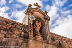 Oude stad van Cáceres - Oude stad van Cáceres: De binnenkant van de Arco de la Estrella, de Poort van de Ster. De poort werd als laatste poort gebouwd en was...