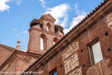 Universiteit en van Alcalá de Henares - Universiteit en historische parochie van Alcalá de Henares: Alcalá de Henares is beroemd om de enorme populatie witte ooievaars, die...