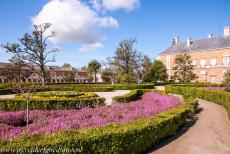 Aranjuez Cultural Landscape - Aranjuez Cultural Landscape: The Parterre Garden in the Royal Gardens, in the background the Palace of Aranjuez. The French... Aranjuez Cultural Landscape - Aranjuez Cultural Landscape: The Parterre Garden in the Royal Gardens, in the background the Palace of Aranjuez. The French...