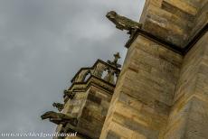 Routes in Frankrijk naar Santiago de Compostela - Pelgrimsroutes in Frankrijk naar Santiago de Compostela: De Basiliek Notre-Dame de L'Epine in het dorpje L'Epine. De gevels zijn...